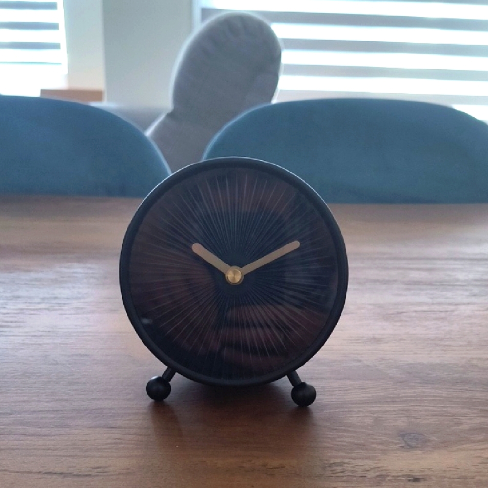 Elegant Black Table Clock (Battery Operated)
